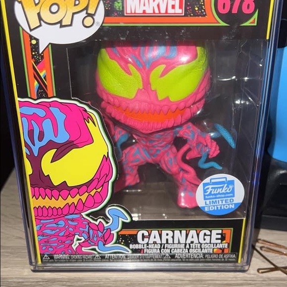 Black light carnage! Funko pop! 678 - Picture 2 of 5